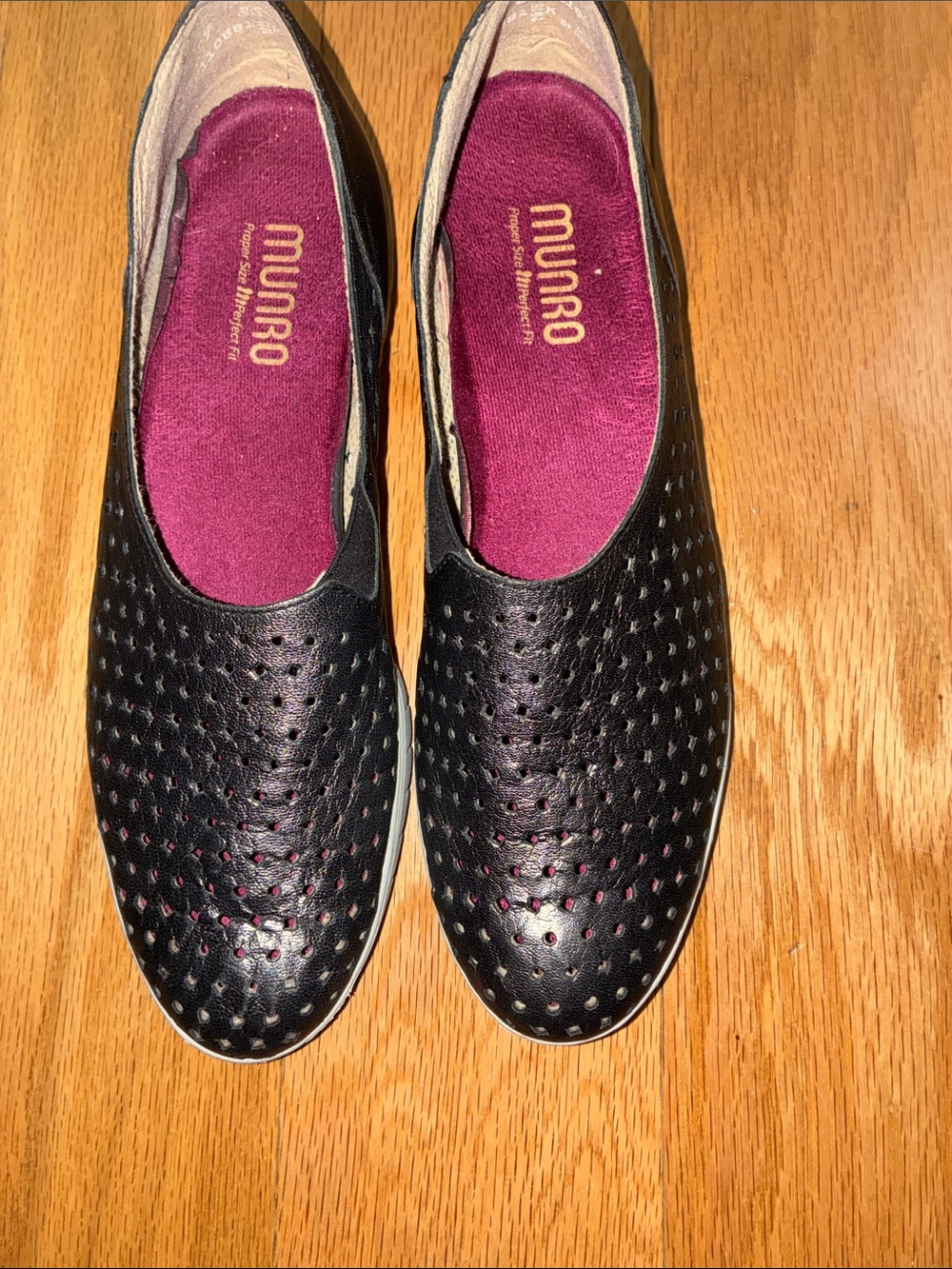 Munro Ridley perforated slip-on sneakers Size 9 Slim Slim Women’s Like new